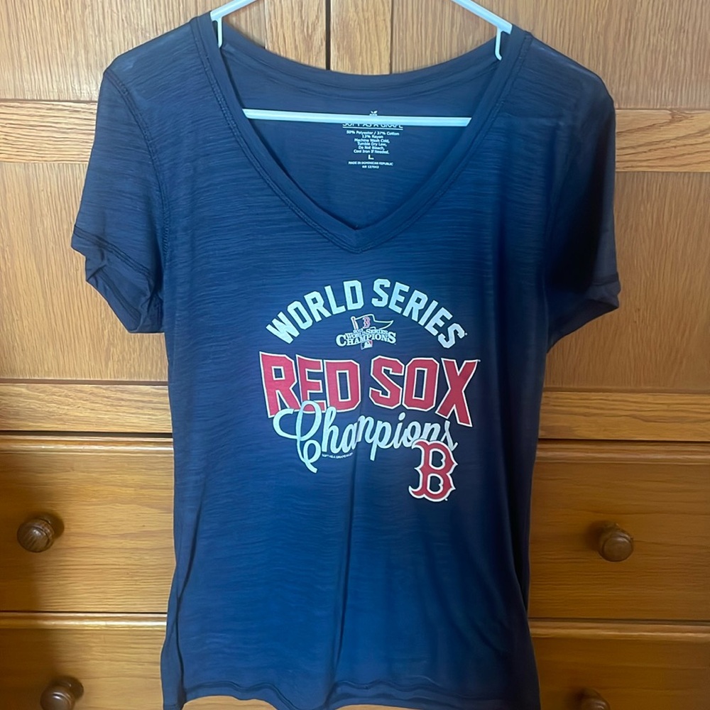 Women’s lg Red Sox World Series t shirt